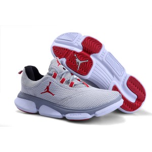 chaussure de basket jordan courir gris rouge