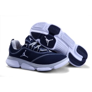 basket jordan chaussures de course marine blanc