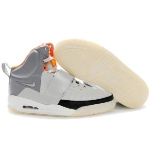 Air Yeezy glow in the dark grise noir orange