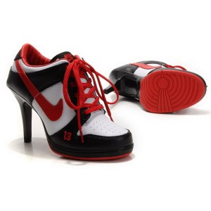 basket a talons nike noir blanc rouge