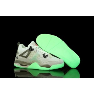 chaussure air jordan 4 blanc grise glow