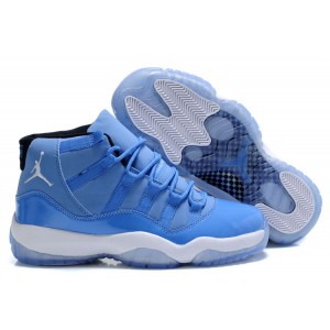 Chaussures Jordan 11 Retro bleu ciel blanc